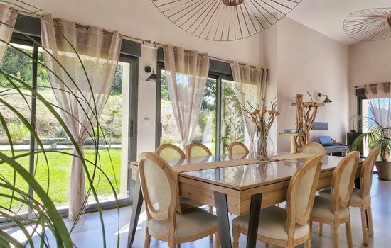 Bauernhaus aus Stein mit schöner Aussicht "Mas de Lysis".