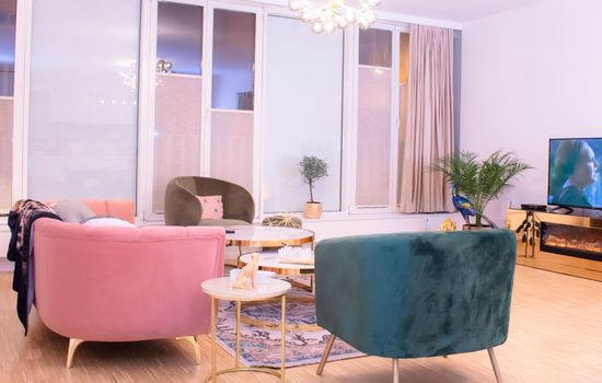 "Chic City Escape 2B"