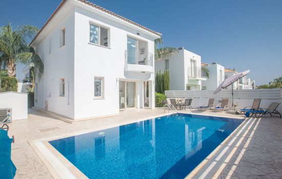 Ferienvilla PV17 mit Sonnenterrasse und Pool