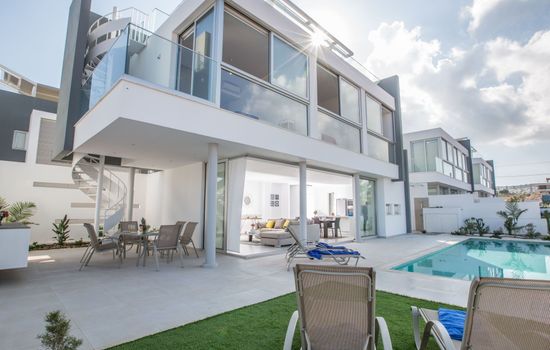 3-Schlafzimmer-Villa mit Pool, Dachgarten, Meerblick