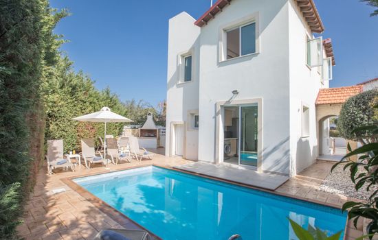 3-Bett-Villa mit privatem Pool in einer bewachten Anlage