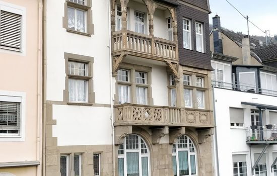 Wohnung in einem historischen Gebäude mit Balkon und Blick auf die Mosel