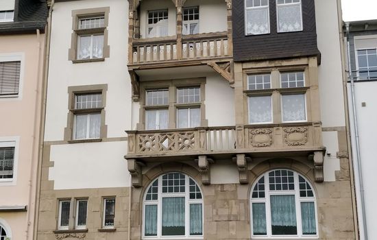 Wohnung in einem historischen Gebäude mit Balkon und Blick auf die Mosel