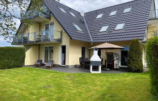 traumhaft ruhige Ferienwohnung mit großem süd-west Garten in Strandnähe