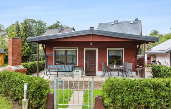 mit naturnahen Badeteich