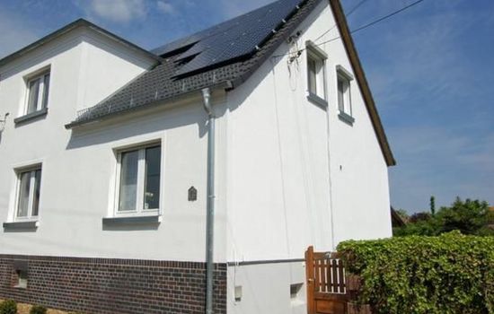 in Pouch mit Kleinem Garten