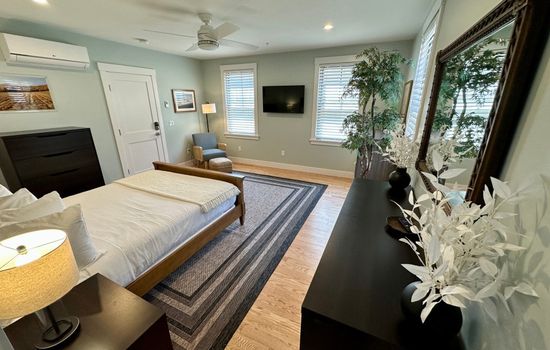Downtown Newport Gem 1BR w/ Parking & Prime Spot