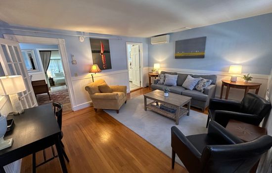 Large 2BR Townhouse Apt Historic Spring St Newport