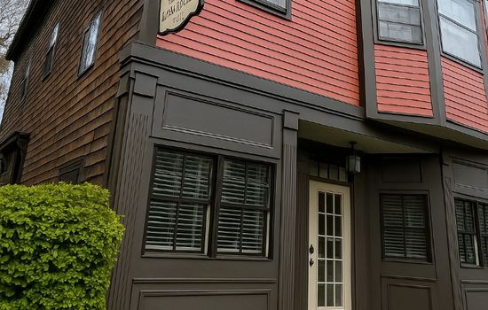 86 Dr Marcus House - Popular Broadway Area