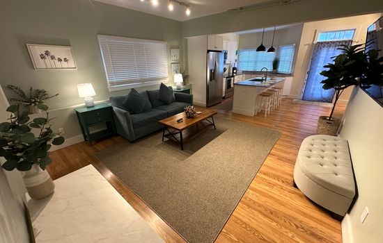 Recently Renovated 2 Bed 1 Bath Apartment