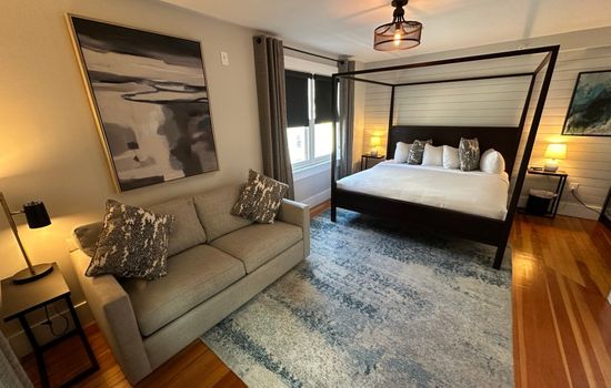 Contemporary 1 Bed/ 1 Bath on Historic Pelham St 