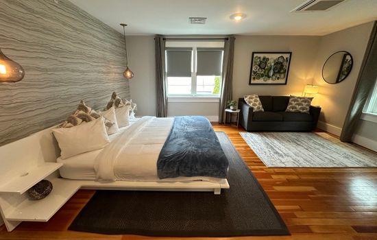 Very Cool 1 Bed/1 Bath in Downtown Pelham St