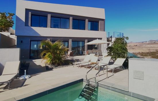 Atemberaubende Villa mit passender Aussicht