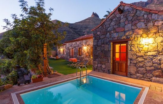 Komfortables Ferienhaus mit privatem Pool und idealer Lage im Naturpark mit Näh