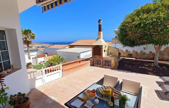 Gemütliches Ferienhaus in Tarajalejo mit Großem Garten und Meerblick