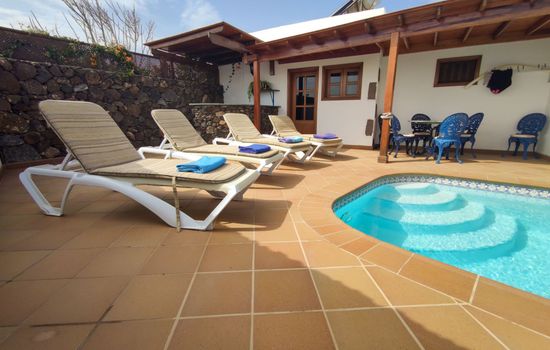 Villa mit beheiztem Pool