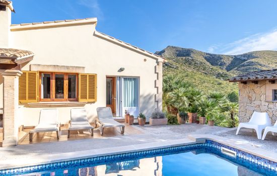 Exklusive Villa mit Meerblick und privatem Pool