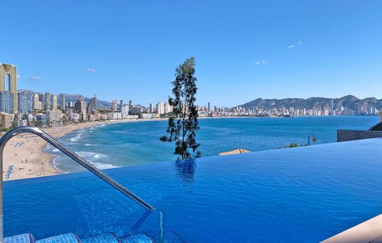 Luxuriöses Apartment mit Pool und Garage am Poniente Beach!