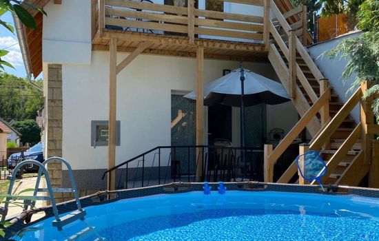 Freistehendes Ferienhaus in Dombóvár mit Terrasse und Garten