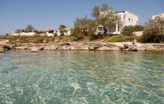 Luxuriöse Strandvilla am Strand in Apulien