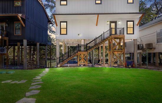 The White House at the River – Luxe & Quiet