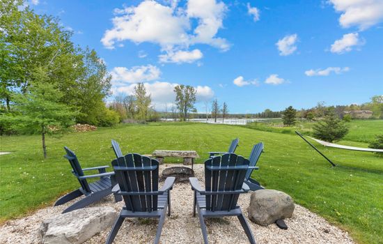 “We had a fantastic time at the Sawyer Harbor Retreat — the views were breathtaking and the sunsets over the bay were unforgettable.” Jacob S (October, 2025)