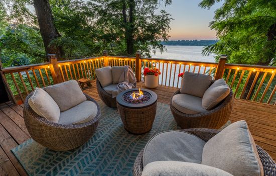 Relax on the elevated deck with some hot cocoa and the easy light fire table and feel your tension melt away.