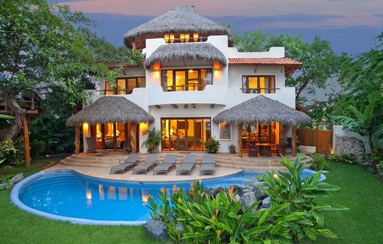 Casa Sonadora 4 bdrms w/ rooftop terrace & private pool. Two block walk to town.