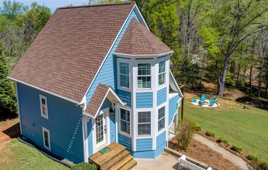 Three story home sleeps 15