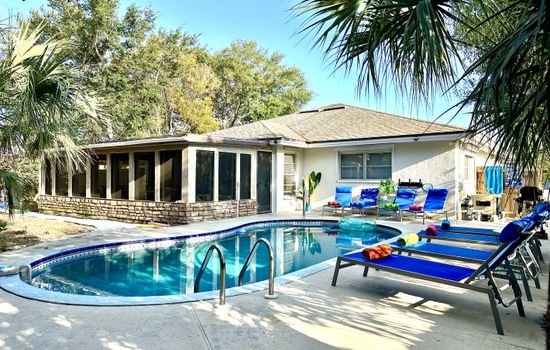 Heated Pool Oasis near Vanderbilt Beach, Mercato