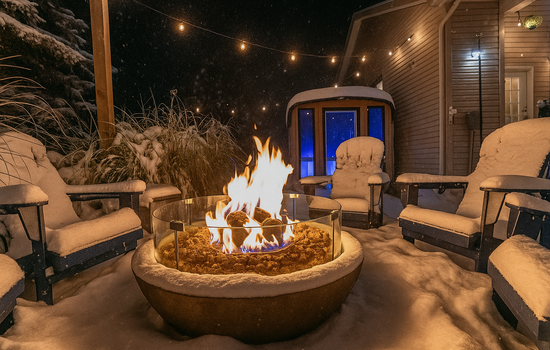 Picture yourself unwinding in our brand-new cube sauna for up to six guests as the day melts away after skiing, hiking, or lake time—surrounded by warm wood, gentle heat, and peaceful moments under the night sky.