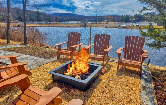 Firepit by the lake - Serhii Vacation Rentals - Arrowhead Lake