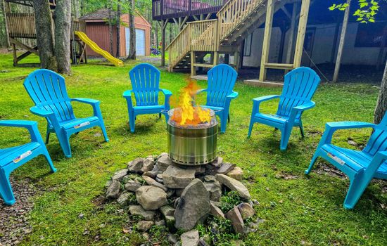 Backyard firepit - Serhii Vacation Rentals