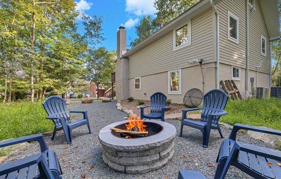 Firepit with seating - Serhii Vacation Rentals
