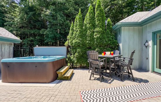 Enjoy a delightful meal with fresh air