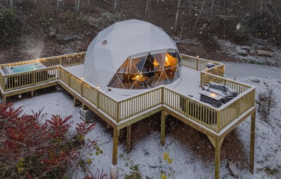 Romantic Geodesic Dome • Hot Tub Under the Stars