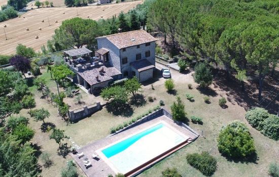 Altes Haus in Rotecastello mit großem Pool