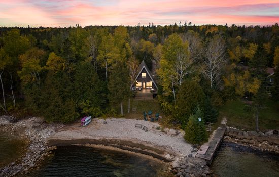 Relax by a fire on the beach, swim the warm waters of Rowleys Bay, kayak the sandy shore, and wake to the sounds of seagulls and waves. Look no further, you've found the perfect Airbnb.