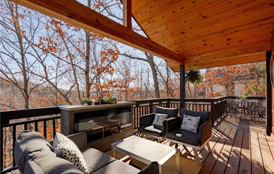Osage Beach, Private & Quiet Oasis home. NEW HOT TUB!, FREE GOLF!!