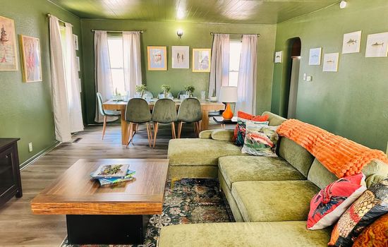 Mainfloor Condo-2BD/1BA/Grill/Laundry-Downtown Russell-8PP