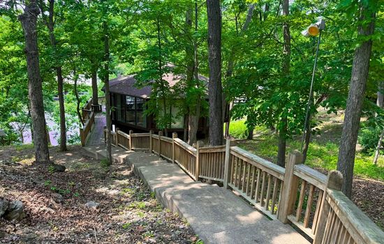 Secluded. Scenic. Simply perfect. Branch Bungalow at Treetop Villas.