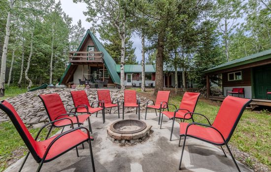 Lazy Moose Lodge-Rear Firepit