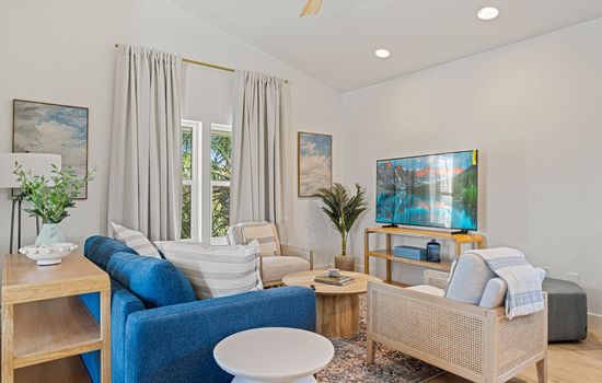 Stylish 1-Bedroom Condo Near Beach