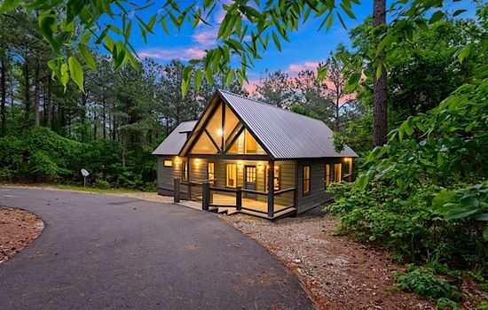 Hideaway in the Pines!