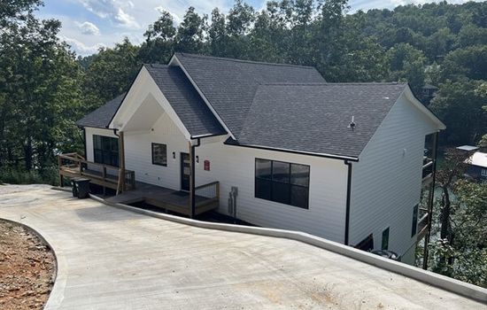 Lakefront, minimal steps to water. Large private dock, Chef's kitchen