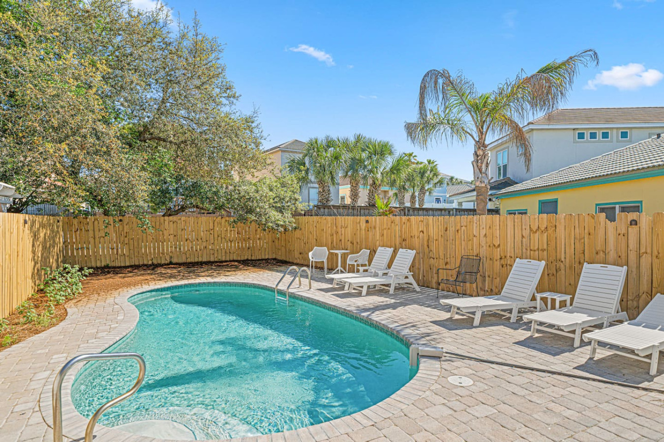 Beachfront Luxury House Rental with Private Pool | Lake.com Rentals ...