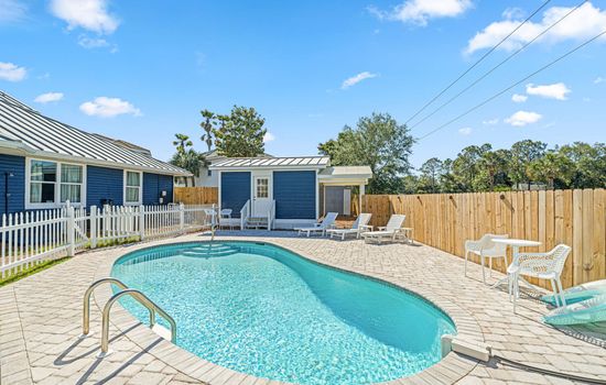 A great pool area to enjoy while you stay as well as a pool house to enjoy!