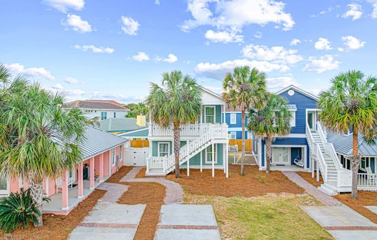 A three house compound with total privacy, perfect for big groups!