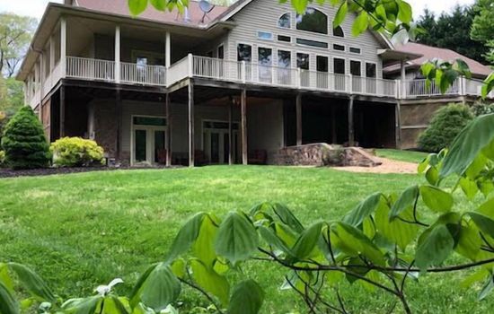 Lost Paddle Lodge offers water access and plenty of amenities