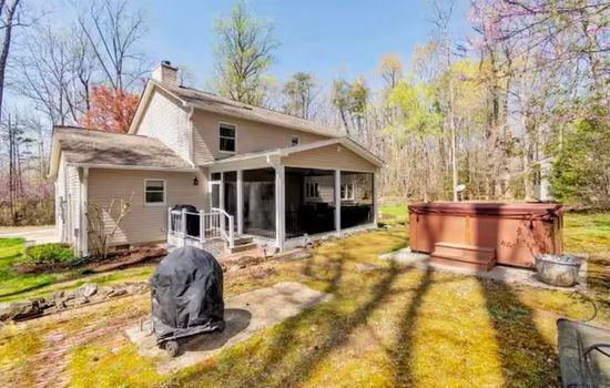 Red Rock Retreat-Cozy and Serene Waterfront